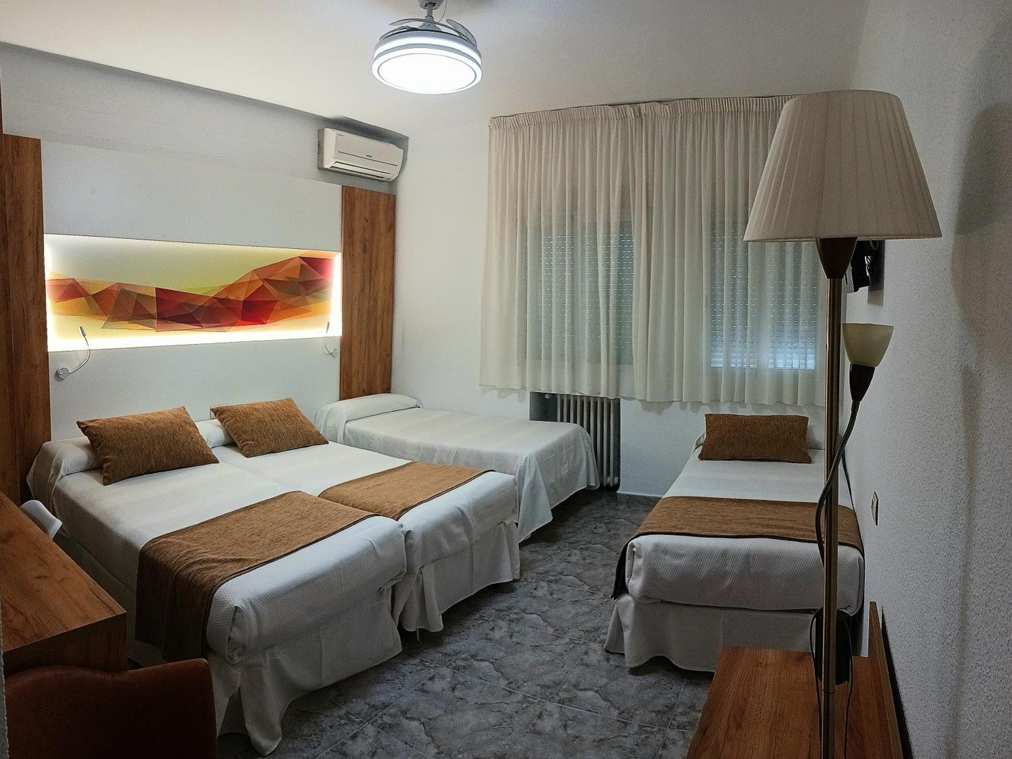 Hostal Real Plasencia Esterno foto